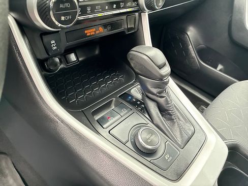 Used 2021 Toyota RAV4 XLE image 24