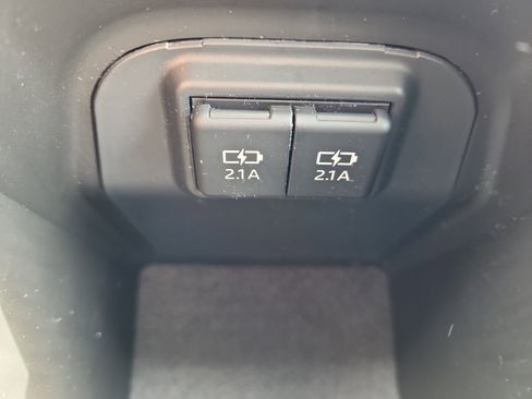 Used 2020 Toyota RAV4 XLE w/ Carpet Mat Package image 21