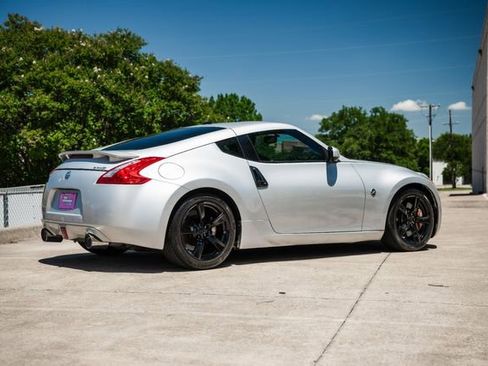 Used 2009 Nissan 370Z Touring w/ Sport Pkg image 7
