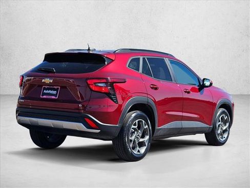 Used 2025 Chevrolet Trax LT w/ LT Convenience Package FWD image 5