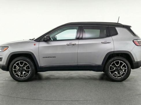 Used 2025 Jeep Compass Trailhawk image 5