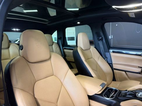 Used 2018 Porsche Cayenne Platinum Edition AWD/4WD image 19