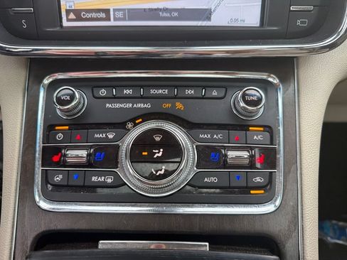 Used 2019 Lincoln Continental Reserve AWD/4WD image 13