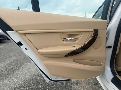 Used 2015 BMW 320i Sedan RWD image 9