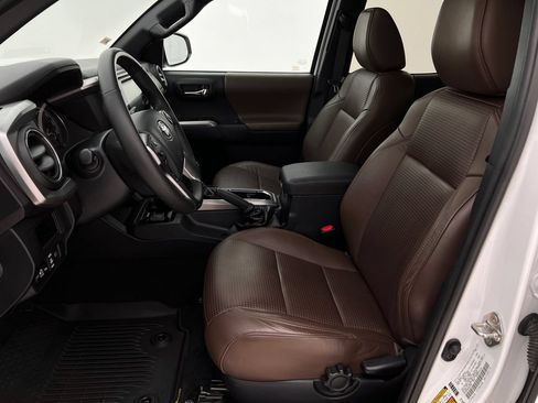 Used 2019 Toyota Tacoma Limited AWD/4WD image 11