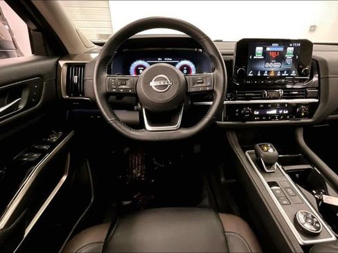 Used 2025 Nissan Pathfinder Platinum w/ Cargo Package AWD/4WD image 6