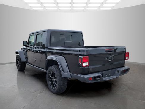 Used 2025 Jeep Gladiator Sport AWD/4WD image 4