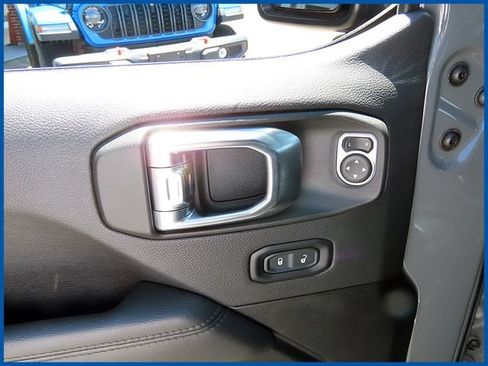 Used 2023 Jeep Wrangler Unlimited Sahara AWD/4WD image 13