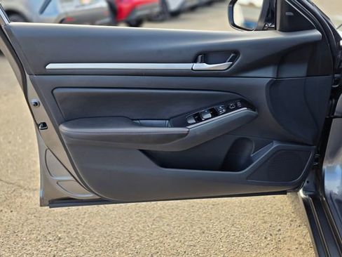 Used 2024 Nissan Altima 2.5 SR image 18