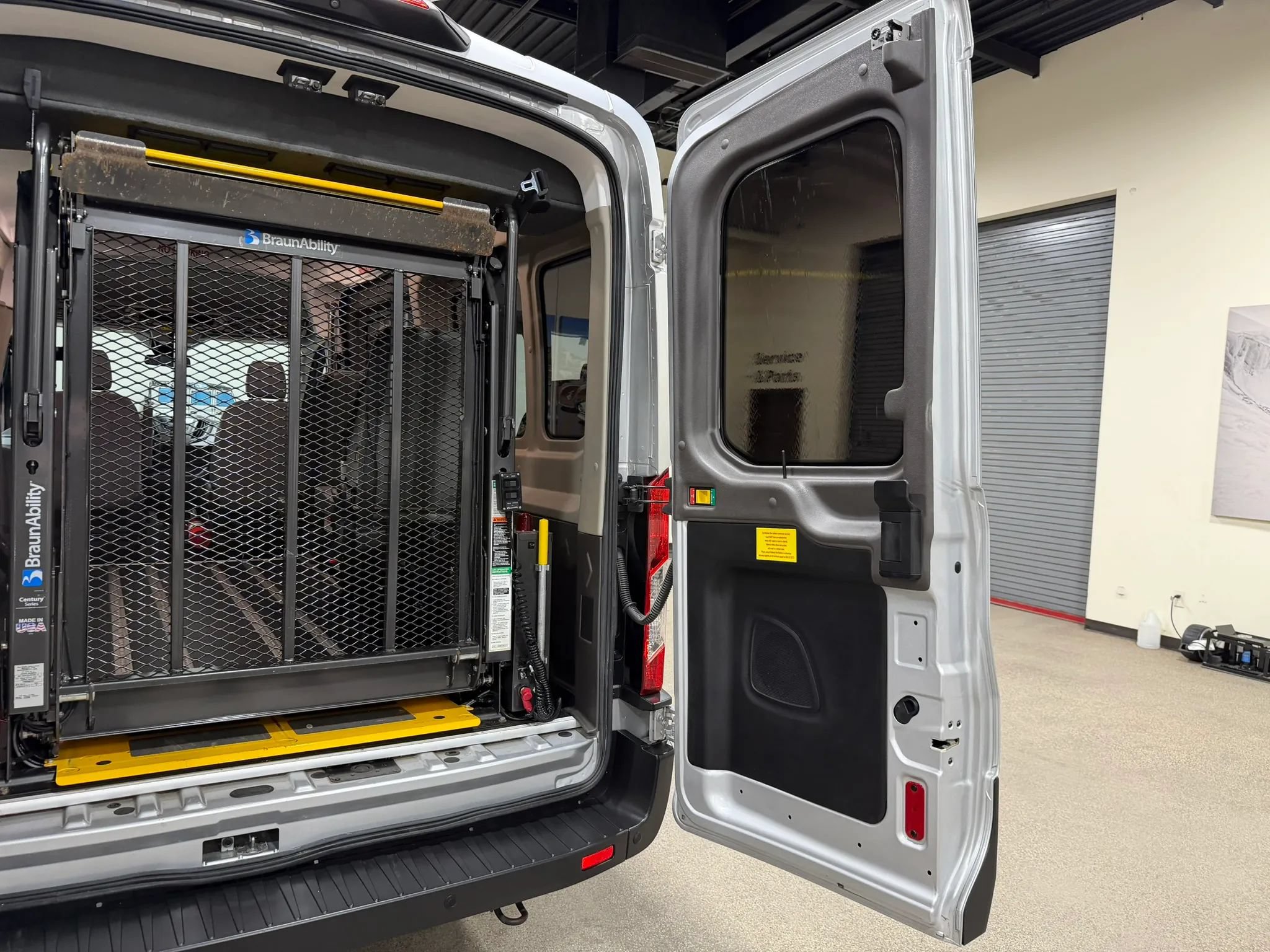 Used 2019 Ford Transit 250 148 Medium Roof RWD image 46