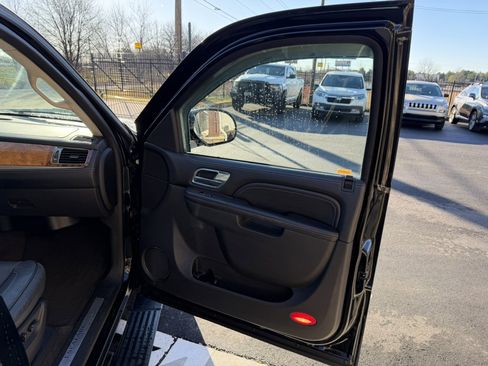 Used 2012 Cadillac Escalade ESV Platinum image 18