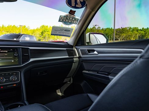 Used 2021 Volkswagen Atlas SE w/ Panoramic Sunroof Package FWD image 30