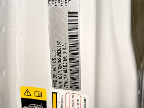 Used 2025 Jeep Wrangler Unlimited Rubicon w/ Technology Group image 32