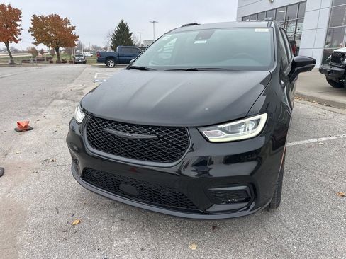 New 2026 Chrysler Pacifica Select image 10