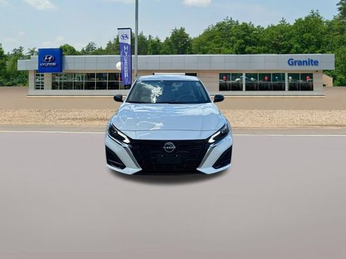 Used 2025 Nissan Altima 2.5 SV AWD/4WD image 4