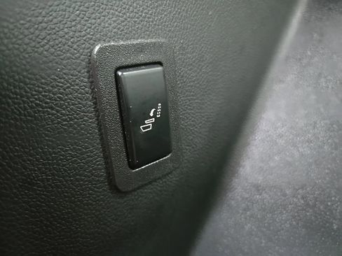 Used 2024 Chevrolet Tahoe Premier AWD/4WD image 97