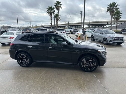 Used 2025 Mercedes-Benz GLC 300 4MATIC image 4