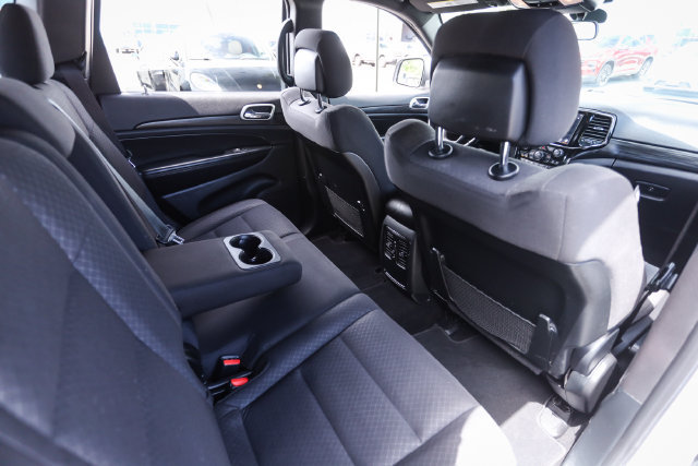 Used 2020 Jeep Grand Cherokee Laredo AWD/4WD image 47