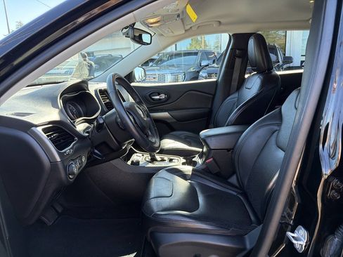 Used 2019 Jeep Cherokee Limited w/ Technology Group AWD/4WD image 36