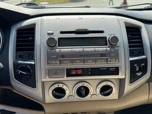 Used 2011 Toyota Tacoma 4x4 Access Cab w/ SR5 Pkg #2 image 16