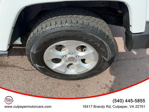 Used 2012 Jeep Wrangler Unlimited Sahara w/ Connectivity Group AWD/4WD image 24