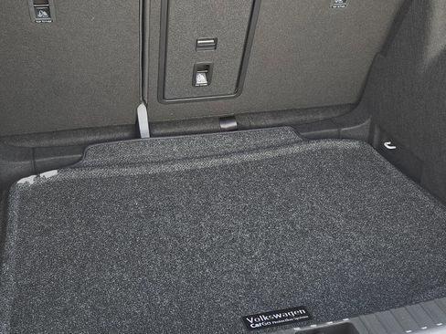 New 2026 Volkswagen Taos SE image 10