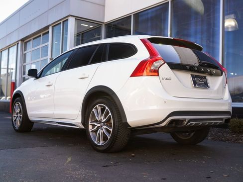Used 2018 Volvo V60 T5 Cross Country image 7