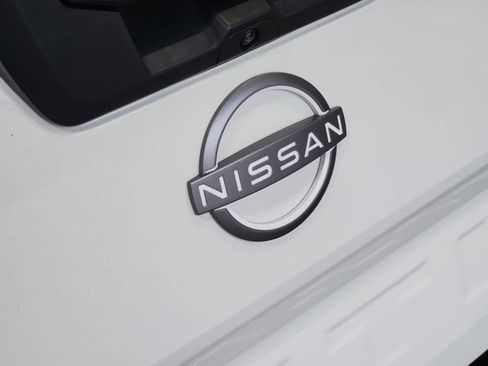 Used 2025 Nissan Frontier SV w/ SV Convenience Package RWD image 10