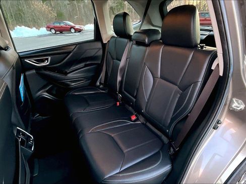 Used 2021 Subaru Forester Limited image 21