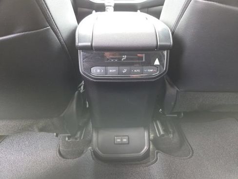 Used 2023 Toyota Highlander XLE AWD/4WD image 26