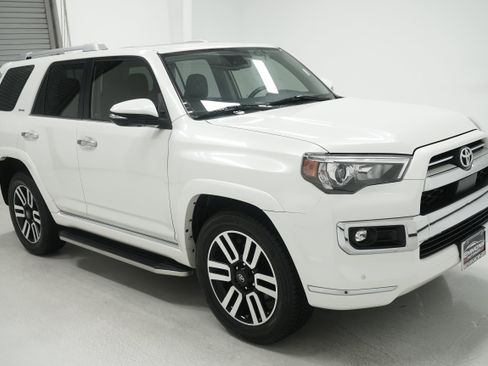 Used 2021 Toyota 4Runner Limited RWD image 3