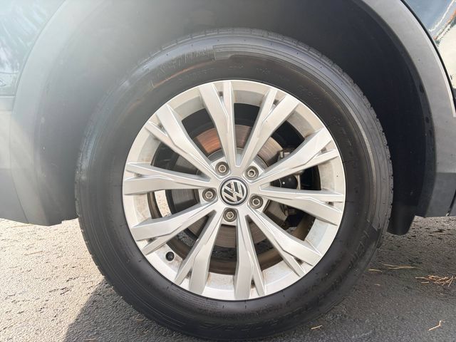 Used 2018 Volkswagen Tiguan S w/ 3rd Row Seat Package AWD/4WD image 26