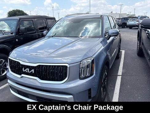 Used 2024 Kia Telluride EX w/ EX Captain's Chair Package AWD/4WD image 3