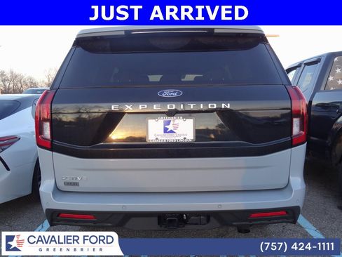 Used 2025 Ford Expedition Active image 5