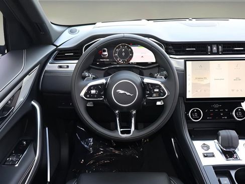 New 2026 Jaguar F-PACE R-Dynamic S image 15