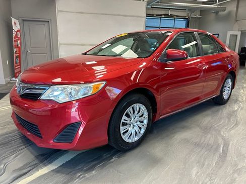 Used 2014 Toyota Camry LE FWD image 32