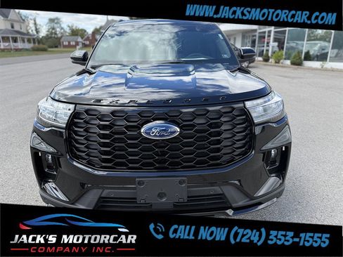 Used 2025 Ford Explorer ST-Line w/ Premium Package image 5
