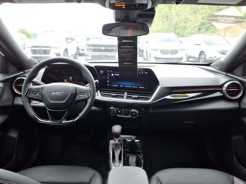 Used 2025 Chevrolet Trax RS w/ Driver Confidence Package FWD image 12