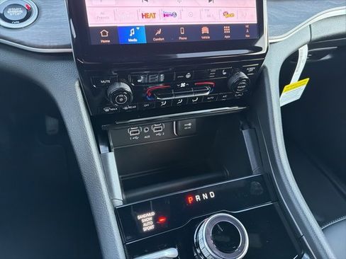 New 2025 Jeep Grand Cherokee Limited image 15