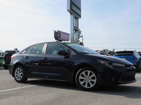 Used 2022 Toyota Corolla LE image 2