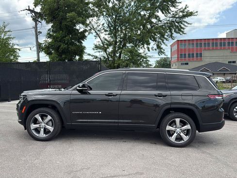 Used 2022 Jeep Grand Cherokee L Limited AWD/4WD image 6
