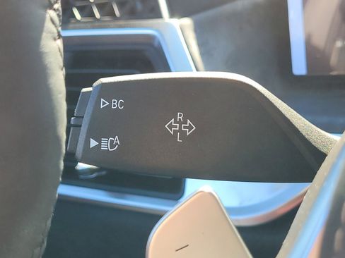 Used 2026 BMW X5 sDrive40i w/ M Sport Package image 31