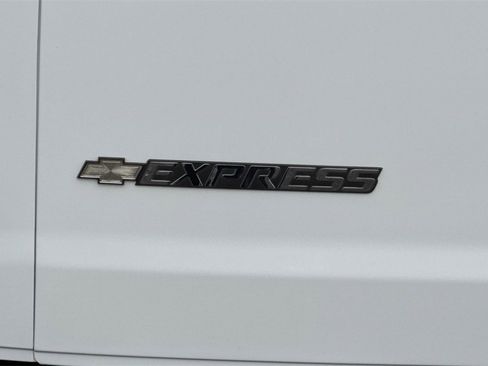 Used 2020 Chevrolet Express 3500 LS w/ Cold Climate Package image 35