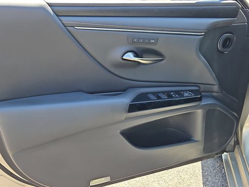 Used 2022 Lexus ES 300h w/ Premium Package FWD image 11