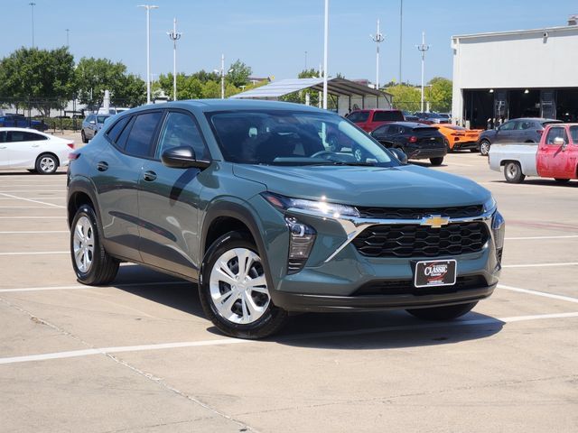 Used 2026 Chevrolet Trax LS FWD image 2