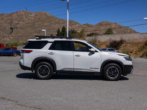 Used 2025 Nissan Pathfinder Rock Creek image 3