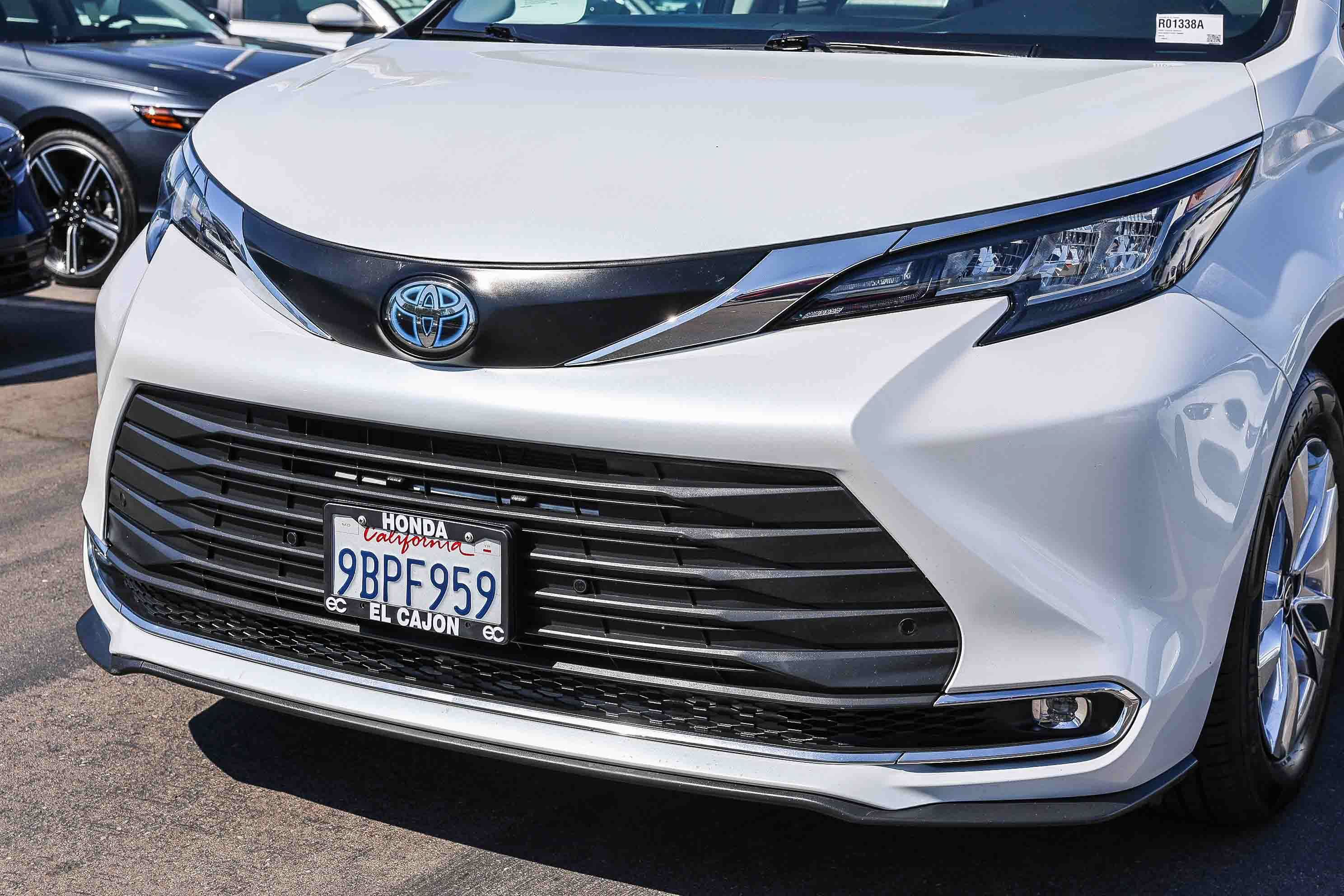 Used 2022 Toyota Sienna XLE w/ XLE Plus Package FWD image 24