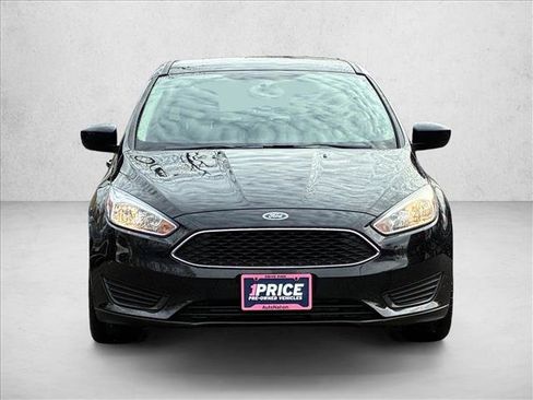 Used 2018 Ford Focus SE image 2