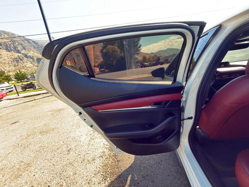 Used 2020 MAZDA MAZDA3 Hatchback w/ Premium Package FWD image 18