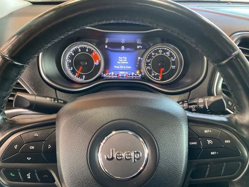 Used 2020 Jeep Cherokee Trailhawk w/ Comfort & Convenience Group image 19